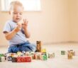 Clever Spielen - Die besten Babyspielzeuge für sicheres Lernen und Entdecken (Foto: AdobeStock - 168837113 candy1812)