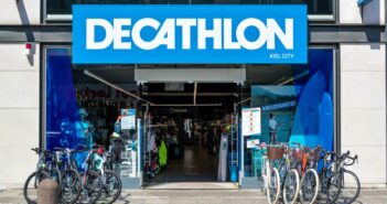 Eine Decathlon-Filiale in Deutschland: Sportartikel für jeden zugänglich.“ (Foto: AdobeStock 443700245 Björn Wylezich)