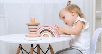 Montessori Spielzeug: Definition, Vorteile und Vorschläge für verschiedene Altersklassen (Foto: AdobeStock - 409020008 ??? ???????)
