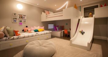 Für mehr Spaß im Kinderzimmer: multifunktionale Möbelstücke (Foto: AdobeStock - 800820780 Aeman)